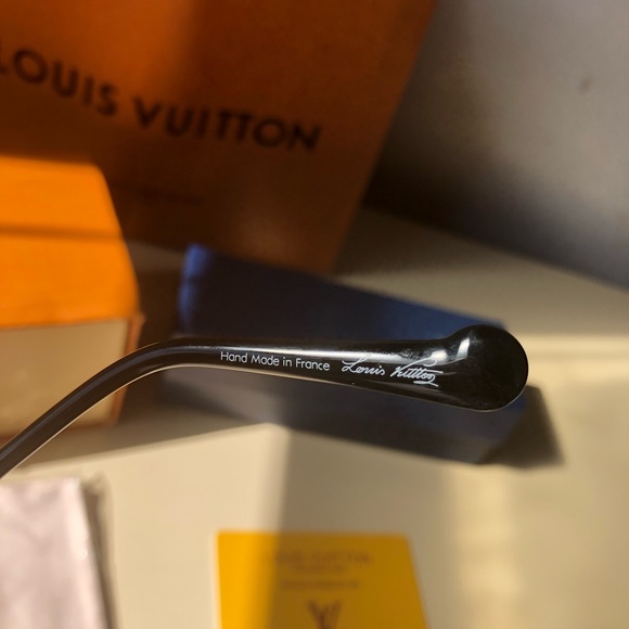 Louis Vuitton - Picture 6 of 7